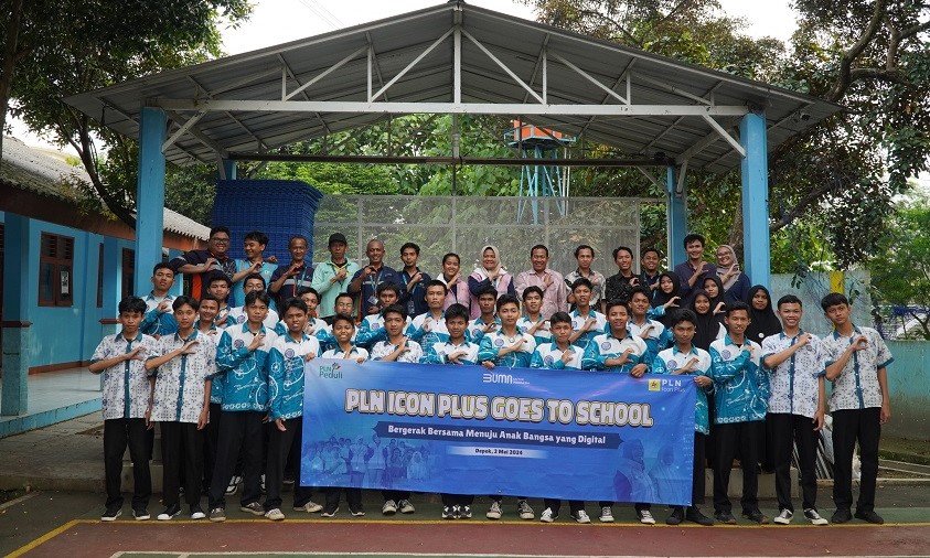Icon Plus Goes To School